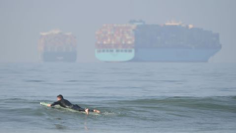 Más de 100 buques buscan ingresar a los puertos de Los Ángeles y Long Beach-GettyImages-1235503288.jpg