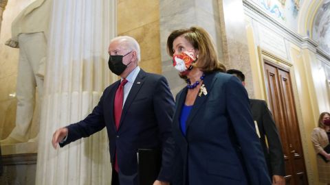 Biden y Pelosi se reunieron con los demócratas de la Cámara Baja.