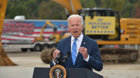 Biden habla sobre el proyecto de ley de infraestructura y el pan Build Back Better en Howell, Michigan.