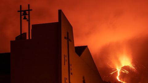 El delta creado por la lava del volcán ya tiene una extensión de unas 40 hectáreas, casi del tamaño de El Vaticano.