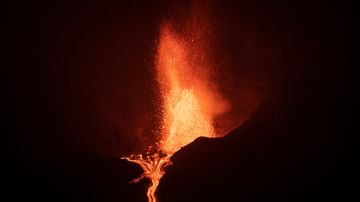 El volcán en La Palma lleva más de tres semanas en erupción continua, pero se ha estabilizado en los últimos días.