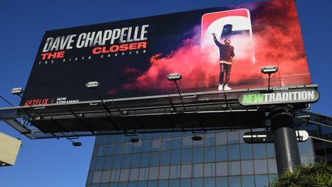 Netflix suspendió a una empleada tras después de criticar el especial de Dave Chappelle -GettyImages-1235866898.jpg