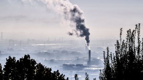 Previo a la COP26, la ONU publicó un informe en el que expone que las naciones del mundo deben esforzarse más para frenar el cambio climático. (Getty Images)