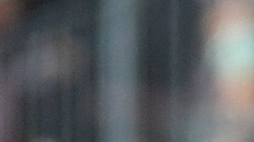 Decenas de fanáticos agredieron el vehículo de Koeman a la salida del Camp Nou.