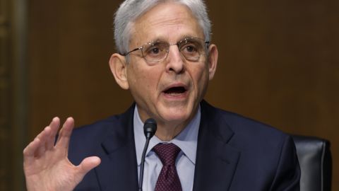 El fiscal general Merrick Garland responde ante el Comité Judicial del Senado.