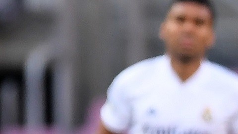 Sergiño Dest y Vinicius son dos piezas jóvenes y disponibles para El Clásico.