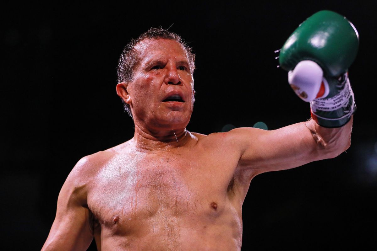 Julio César Chávez en su última pelea de exhibición "Tributo a los Reyes".
