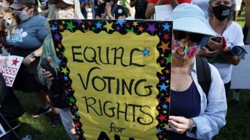 Activistas reclaman que se defienda el derecho al voto en el país.