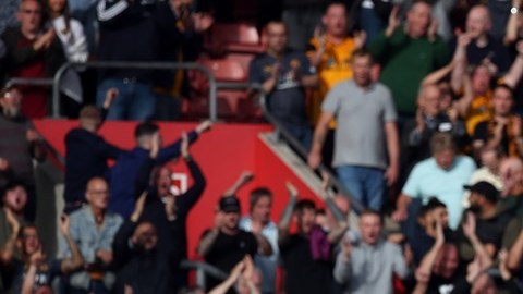 El delantero mexicano ya ha conseguido anotar con el Wolverhampton