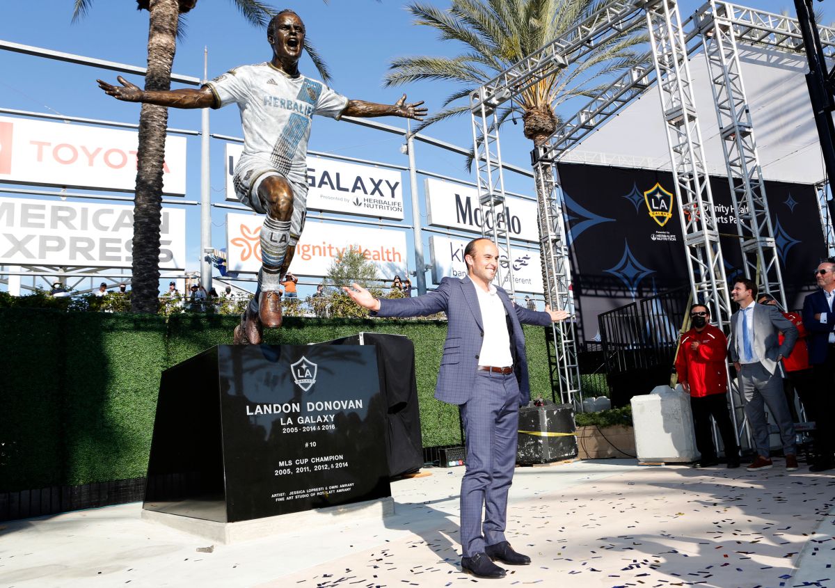 Immortalized: LA Galaxy unveils statue honoring Landon Donovan