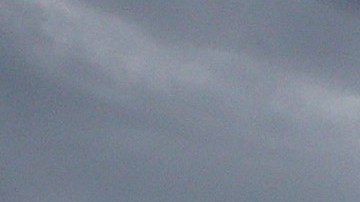 Las lluvias y las tormentas eléctricas se deben a un frente frío que proviene del Pacífico que se mueve hasta las Montañas Rocosas.