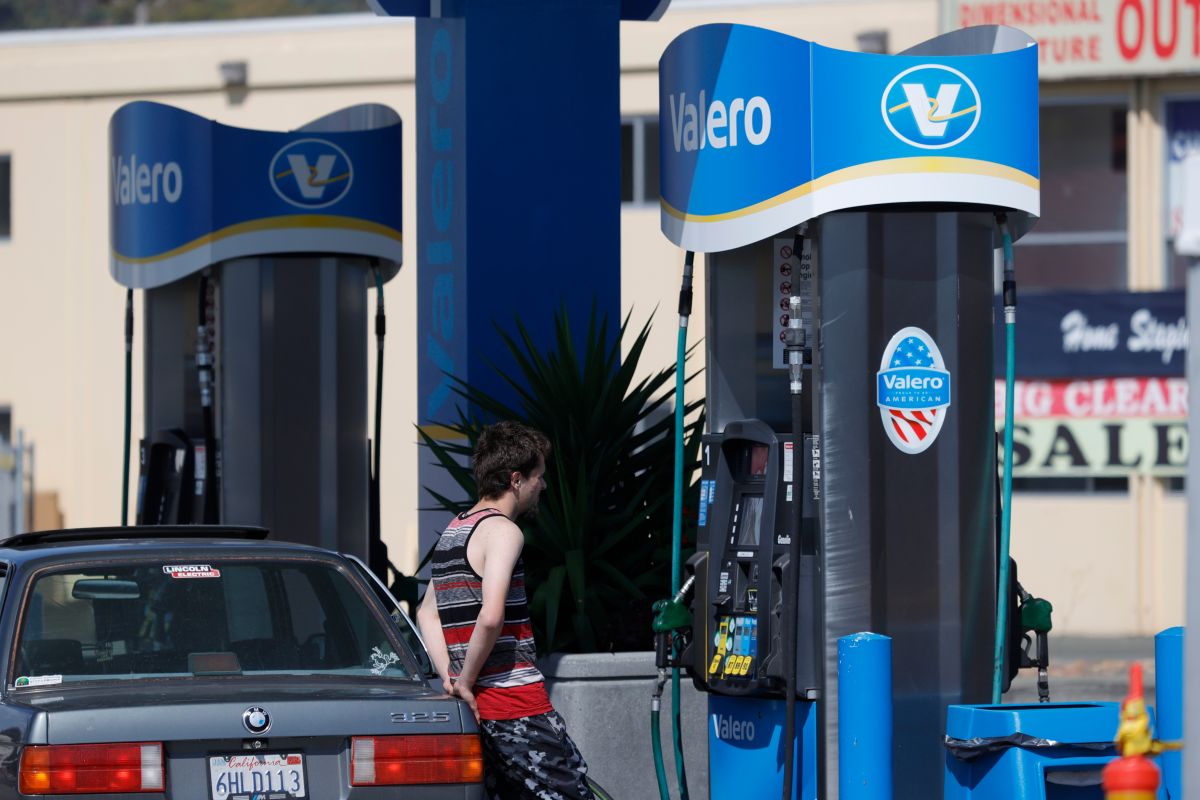 La media nacional más alta registrada del precio de la gasolina fue de $4.114 dólares en julio de 2008.
