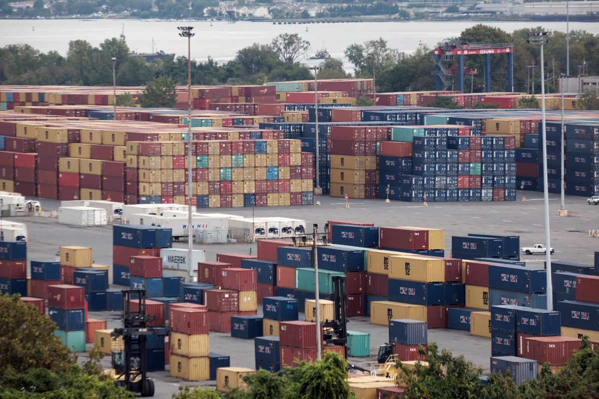 Crisis de suministro: Puerto de Miami intenta persuadir empresas de marítimo para utilizado como destino de descarga - La Opinión