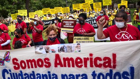 Los manifestantes reclamaron a Biden una reforma migratoria y un camino a la ciudadanía.