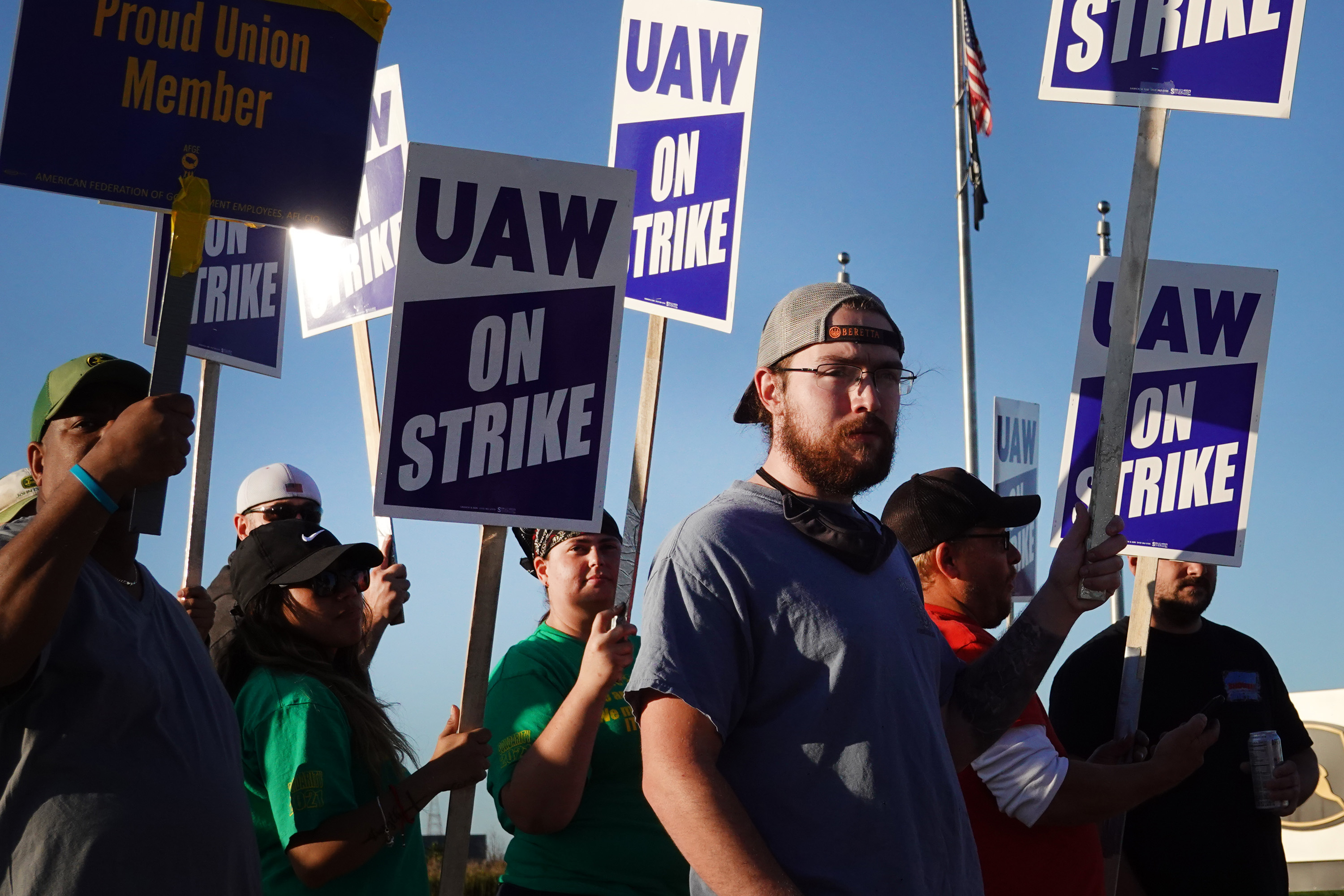The strike affects 14 production plants in Iowa, Illinois, in Kansas, Colorado and Georgia.