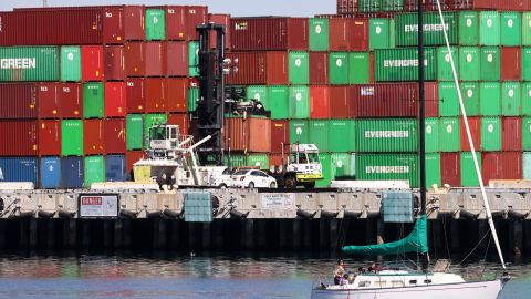 La congestión en los puertos de California afecta a todo el país.