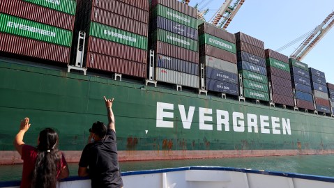 Contenedores retenidos en el Puerto de Los Ángeles.