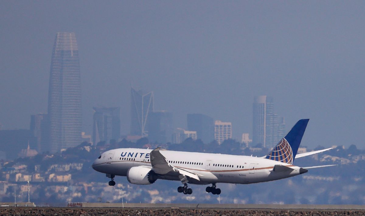 united-airlines-claims-unvaccinated-pilots-cost-the-company-nearly-3