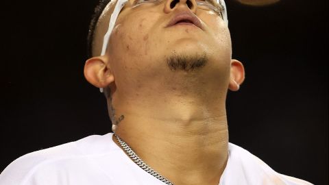 Julio Urías reacciona con frustración durante el juego 4 de la Serie de Campeonato.