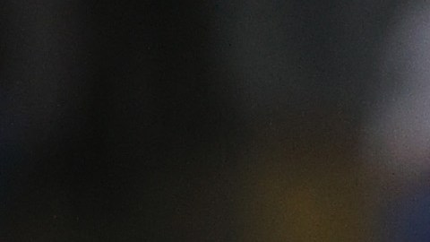 Chris Taylor (der.) recibe su segundo abrazo de la noche de Albert Pujols tras batear jonrón.