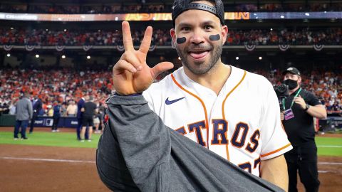 José Altuve, líder de los Houston Astros, en el festejo por el banderín de la Liga Americana 2021.