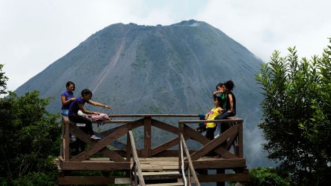 El Salvador comenzará a minar bitcoin con la energía de los volcanes-GettyImages-145716930.jpeg