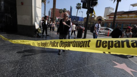 El incidente del sábado fue en la concurrida intersección de Hollywood y Highland.
