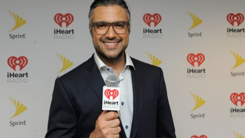 VIDEO: Jaime Camil se aventuró e interpretó el himno de EE.UU. en partido de los Dodgers