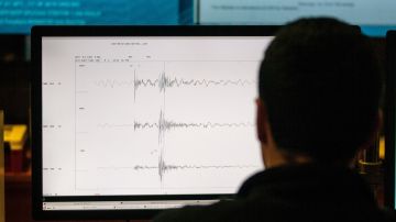 A technician of the National Seismological Center (CSN) of the University of Chile, organization in charge of monitoring the seismic activity in the Chilean territory, works in Santiago, August 4, 2017. Chile has put the San Ramon geological fault capable of destroying the eastern zone of Santiago- under vigilance to try to figure out how this potentially elevated seismic source behaves. / AFP PHOTO / CHRISTIAN MIRANDA / TO GO WITH AFP STORY BY GIOVANNA FLEITAS (Photo credit should read CHRISTIAN MIRANDA/AFP via Getty Images)