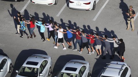 La masacre en Parkland es una de las peores de las ocurridas en escuelas en EE.UU.