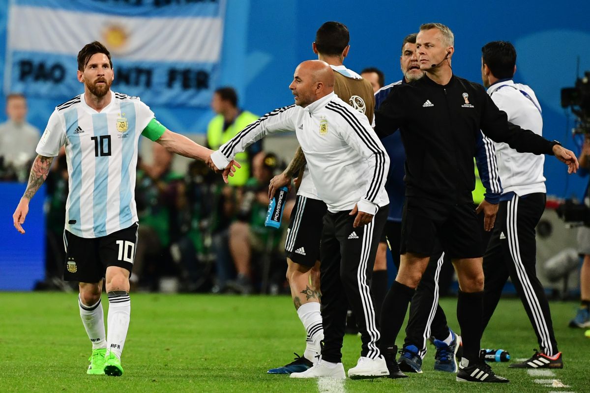 Sampaoli dirigió a Messi en la selección de Argentina.