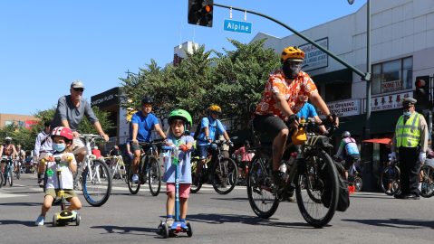 Angelinos salen a disfrutar de las calles de la ciudad y de CicLAvía.