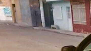 Samuel Alvarez busca regularizar su auto en Guanajuato.