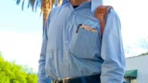 Carlos Marroquín se retira del servicio postal tras una larga carrera.(Cortesía Carlos Marroquín)