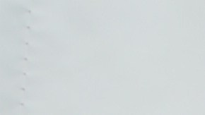 Marissa Leshnov junto a unos de sus trabajos fotográficos más celebrados: el colectivo de mujeres negras Oakland Hommies.