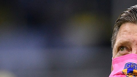 Miguel Herrera recibió por otra parte el cariño de sus exjugadores.