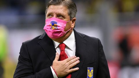 Miguel Herrera recibió por otra parte el cariño de sus exjugadores.