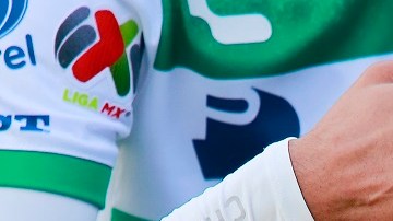 Ayrton Preciado pudo marcar en dos ocasiones para Santos y colaborar con la victoria (Foto: Imago7)