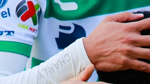 Ayrton Preciado pudo marcar en dos ocasiones para Santos y colaborar con la victoria (Foto: Imago7)