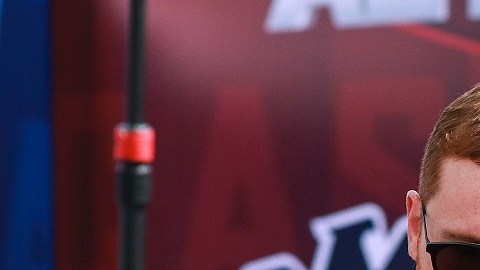 Mauricio Sulaimán y Canelo Álvarez en un evento celebrado en TV Azteca