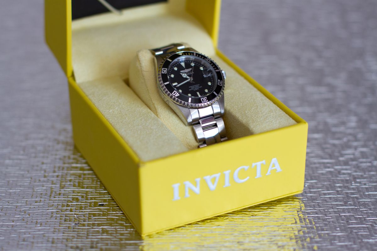Hasta 65% de descuento en relojes de marca Invicta, Bulova, Citizen, Seiko,  y más - La Opinión