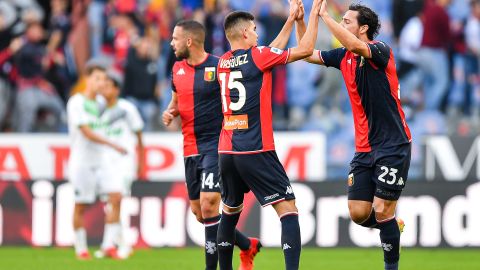 Johan Vásquez debutó con gol en el Genoa.