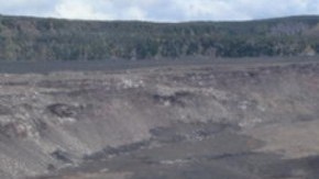 Luego de una semana en erupción, las autoridades en Hawaii degradaron de alerta roja a naranja por las emisiones del volcán Kilauea que jamás supuso una amenaza para las comunidades cercanas.