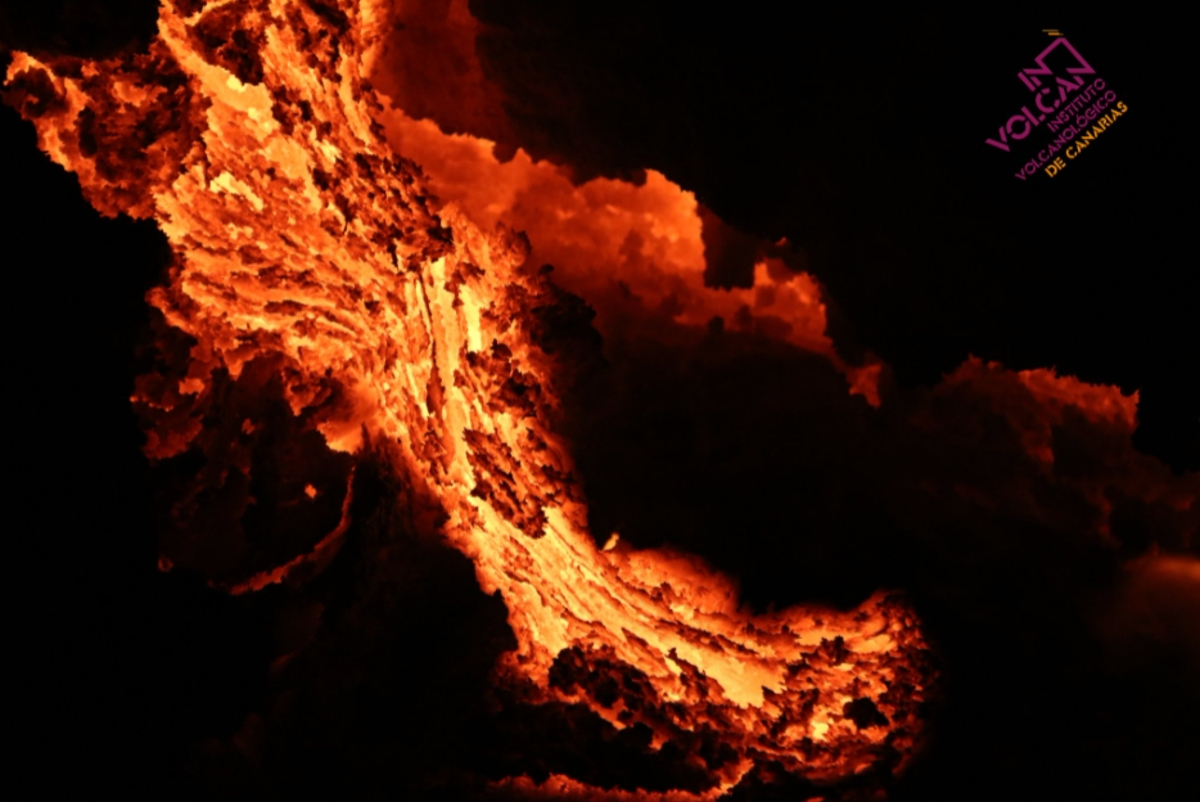 The lava recovers its pulse and threatens to reach the sea again on La Palma