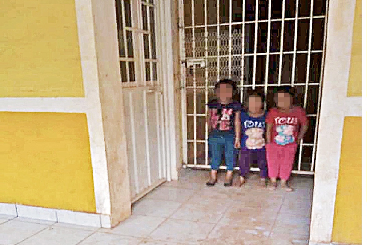 They arrest a girl, three little sisters and her grandmother for escaping from her father-in-law who wanted to rape her