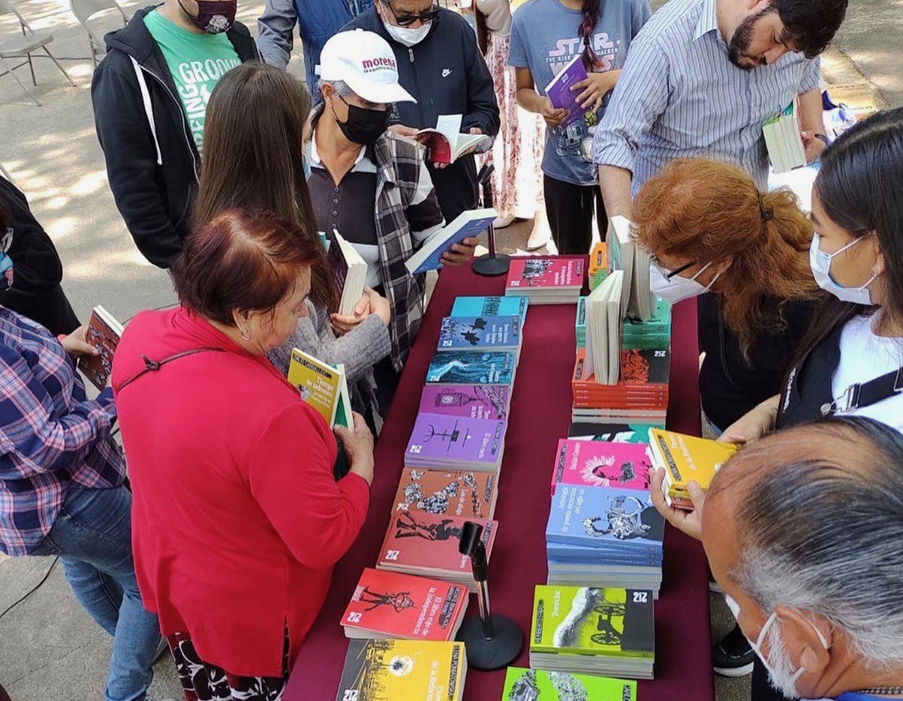 Mexicans looking for offers from the FCE. Photo: Courtesy: Gardenia Mendoza.