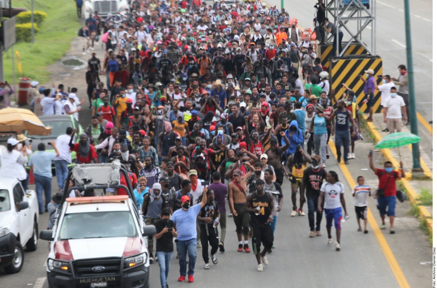 Migrantes Continúan Su Marcha De Chiapas A La CDMX Tras Romper Cerco De ...