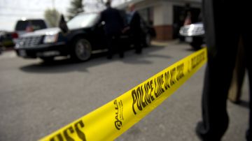 Mujer muere cuando un tráiler robado se estrella contra su casa en Texas