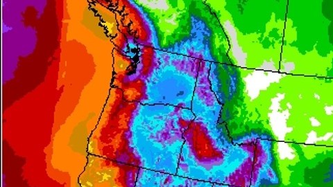Los vientos y las lluvias provocadas por el ciclón serían similares a las de un huracán de categoría 3.