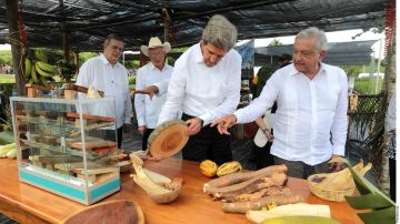 John Kerry y AMLO se reunieron en Chiapas para evaluar el programa "Sembrando Vida".